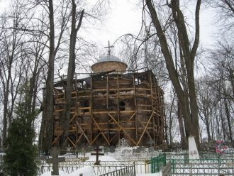 В храм вели 3 портала, имевших дубовые а