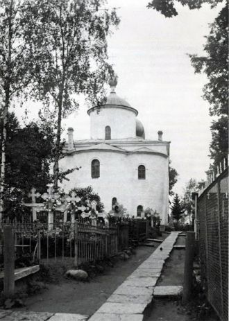 Церковь четырехстолпная, трехапсидная. Е