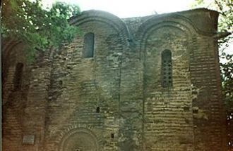 По одной из версий в монастыре при храме