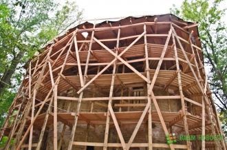 Нижние части стен храма (до высоты 1.5 м