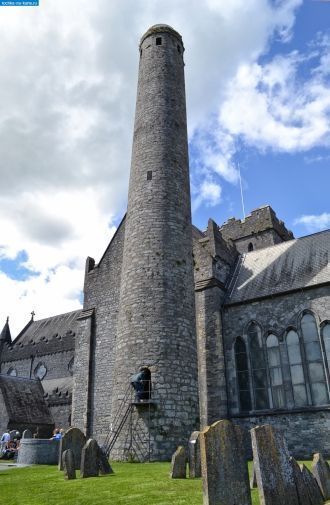 Неподалеку от собора расположена Круглая