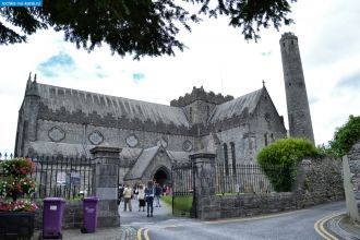 А строительство огромного храма началось