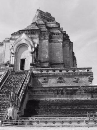 Храм был самым высоким в Тайланде. Его ч