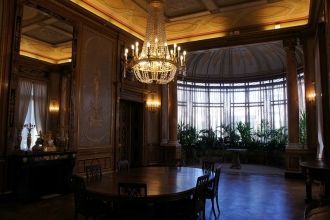 Столовая с верандой во дворце Массена.