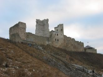 На протяжении многих лет крепость Везенб