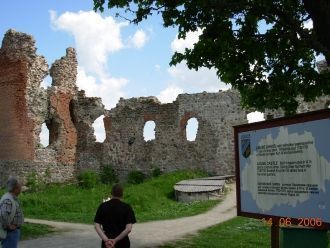 Ко времени Северной войны замок был боль