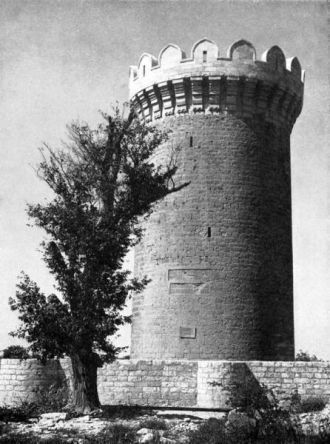 Внутри башня делится на 3 яруса, которые