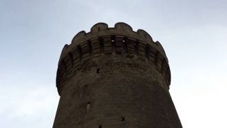 Башня занимает центральное положение в к