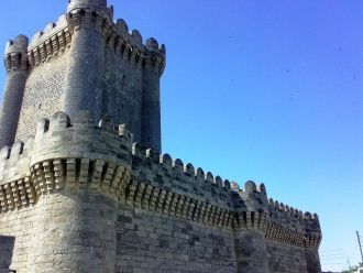 Замок занимает центральное положение пос