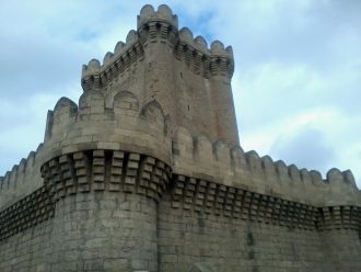 Башни Апшерона имеют много схожих черт. 