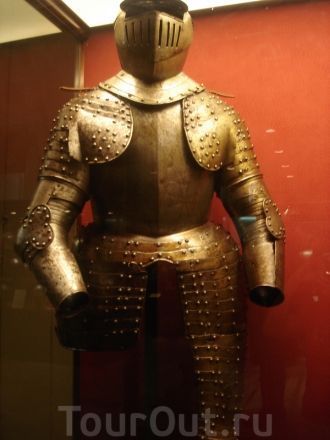 Доспехи Великих магистров. Оружейная пал