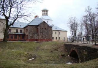 Чатью выставки является любопытная колле