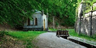 В 1903-1905 гг. была устроена каменная п