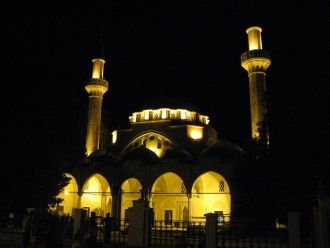 Мечеть Джума-Джами ночью.