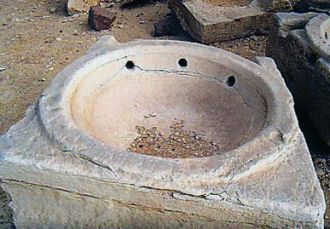 Глубокие каменные сосуды, как считают уч