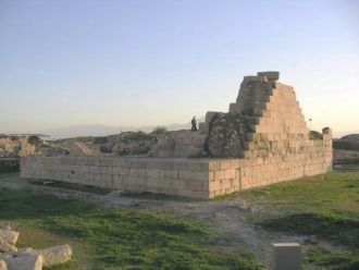 Храм Анахиты одно из немногих зданий дре