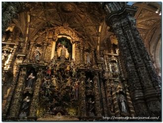 Церковь Сан Франсишку в Порту изнутри по