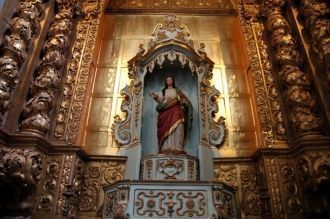 А на сказочных алтарях церкви можно увид