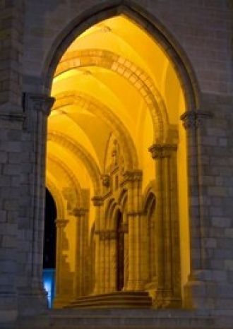 Вход в Церковь Сан-Франсишку. Эвора.