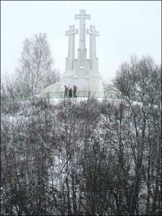 Гора Трёх Крестов. Монумент установлен в