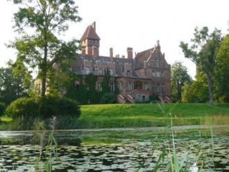 Яунмокский дворец