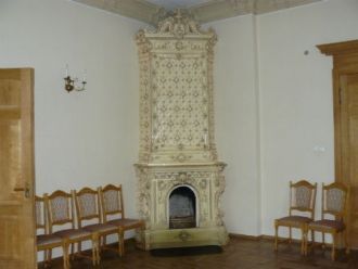 На первом этаже замка находятся всевозмо