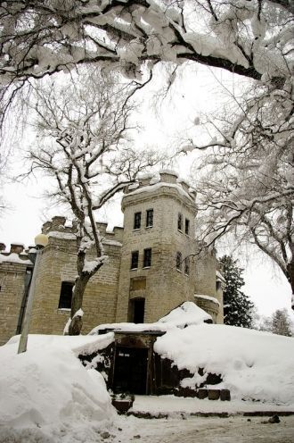 Замок зимой.