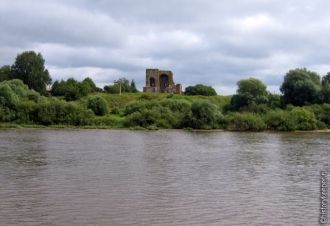 Люди облюбовали это живописное место ещё