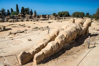 Фигура атланта. Храм Зевса.