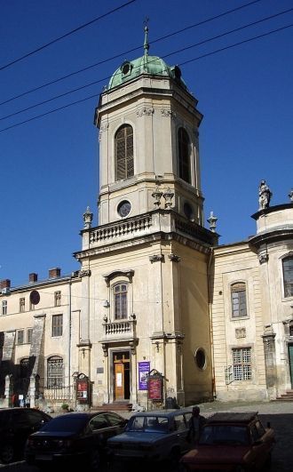 Здание выполнено в стиле барокко