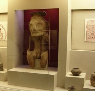 На территории тематической деревни наход