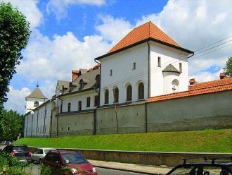 Внешняя стена монастыря