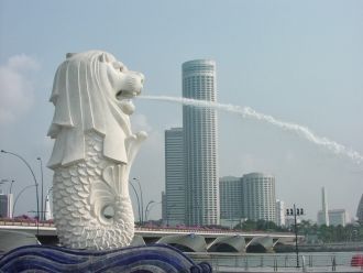 Мерлион - рыба-лев. Статуя в Сингапуре.
