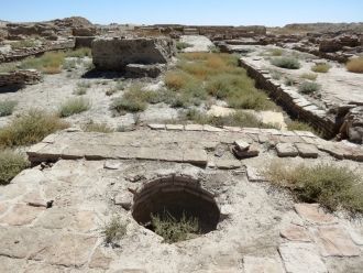 Несколько колодцев, вядущих в кяризы - п