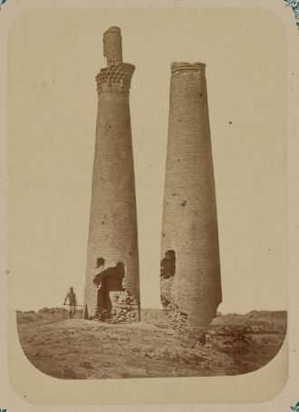 В конце 19 века тут ещё стояли два минар