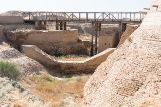 Оборонительный ров города Сауран.