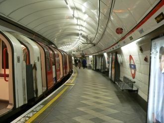 Перрон Лондонского метро.