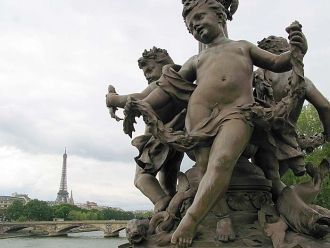 Скульптура украшающая мост Александра II