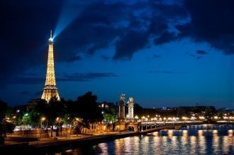 Ночной Париж. Эйфелева башня и мост Алек