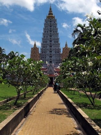 Самая высокая пагода в Ват Yansangwarara