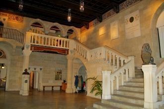 Внутри Правительственного дворца. Сан-Ма