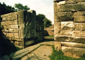 Стены античного города.