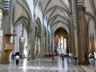 Между 1565 и 1571 годами церковь была пе