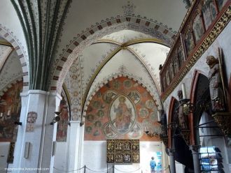 В оголённом интерьере больше чувствуется