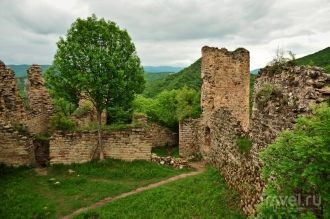 Крепость состоит из верхней и нижней час
