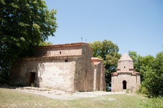 В верх. части крепости находились: дворе