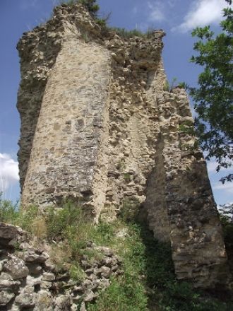 Руины башен Уджарма,которые служили мног