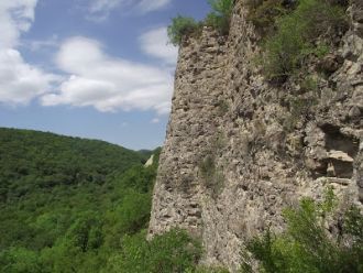 С западной стороны стены Уджарма сохрани