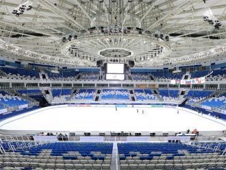 Имеются помещения для заточки коньков, т