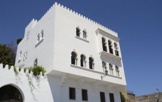 В самом музее собраны коллекции оружия и